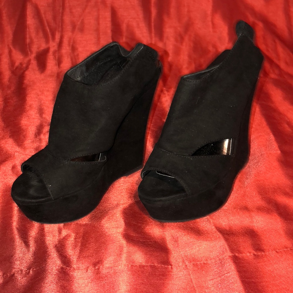 Black wedges size 6